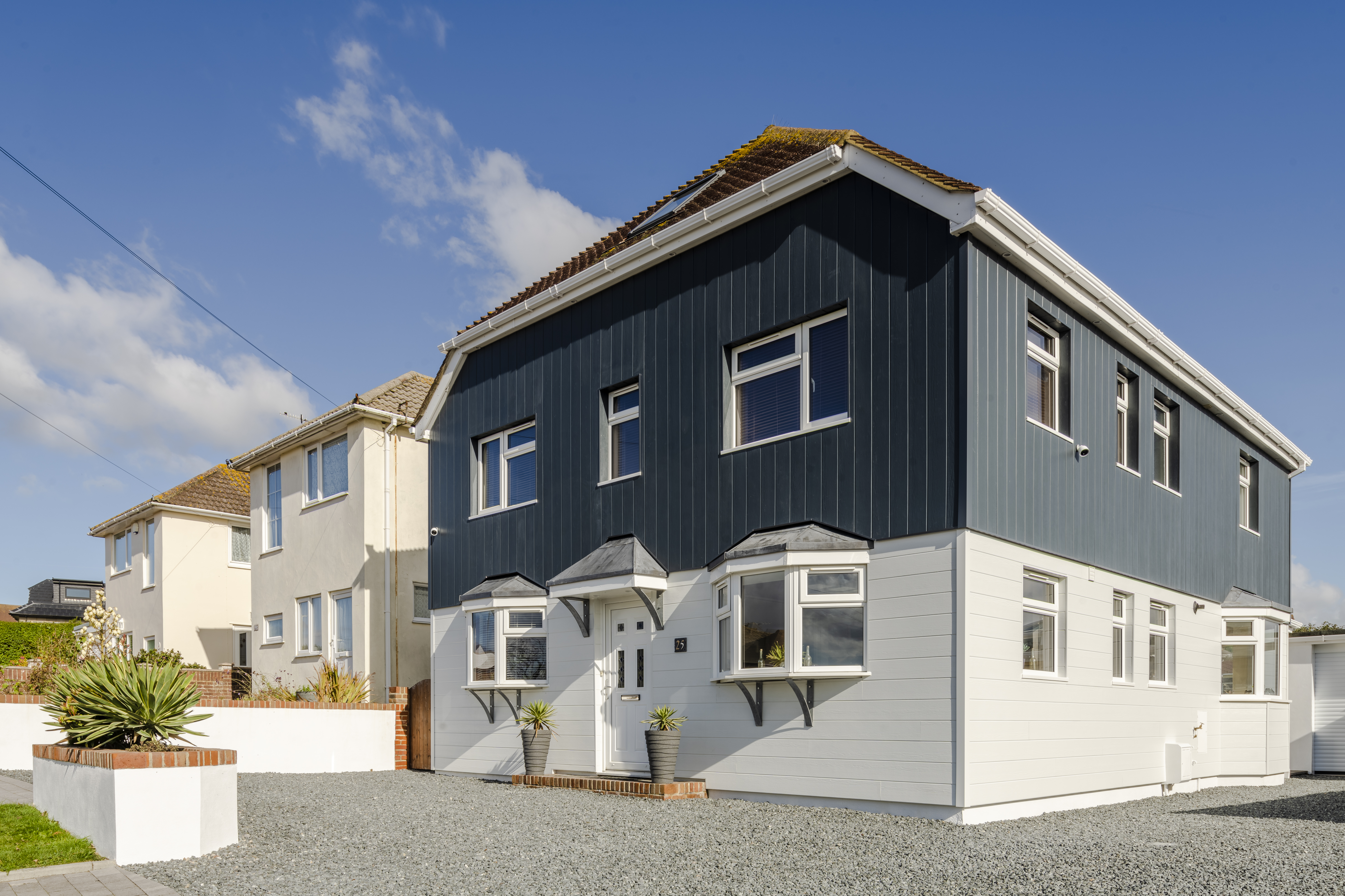 Hardie® VL Plank tongue and groove weatherboard transforms old render home